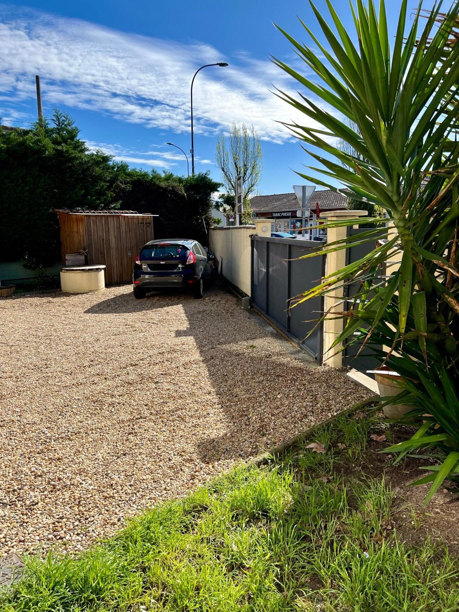 Confortable T2 De 50 M2 Avec Parking Prive Bruges Exterior photo