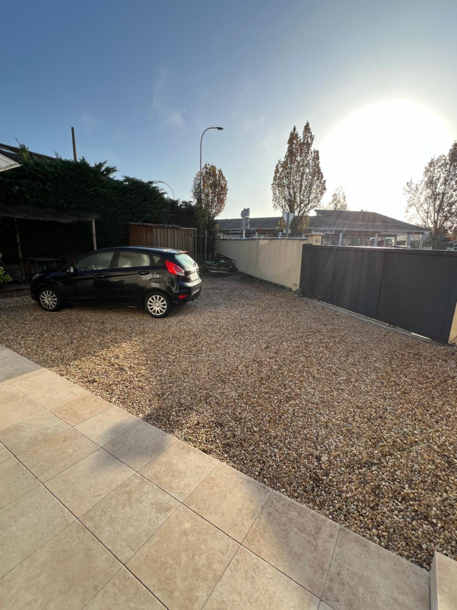 Confortable T2 De 50 M2 Avec Parking Prive Bruges Exterior photo